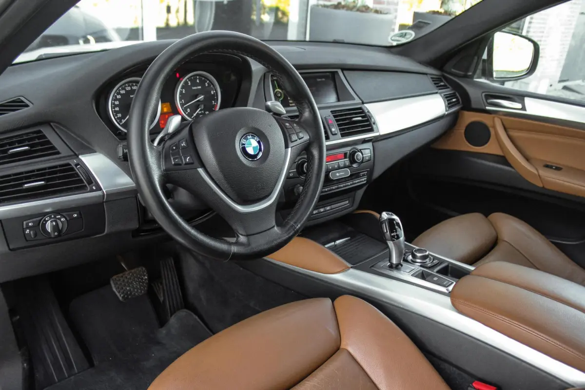 xDrive35i E71 High Executive | 306 pk | 20 inch | Dakraam | Stoelverwarming | Comfortstoelen | Memory | Xenon | Hifi audio | PDC | Navi | Cruise control | Schakelpaddles