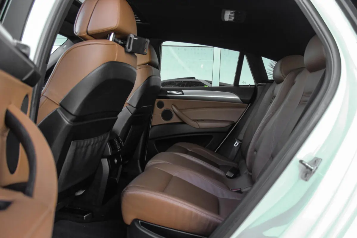 xDrive35i E71 High Executive | 306 pk | 20 inch | Dakraam | Stoelverwarming | Comfortstoelen | Memory | Xenon | Hifi audio | PDC | Navi | Cruise control | Schakelpaddles