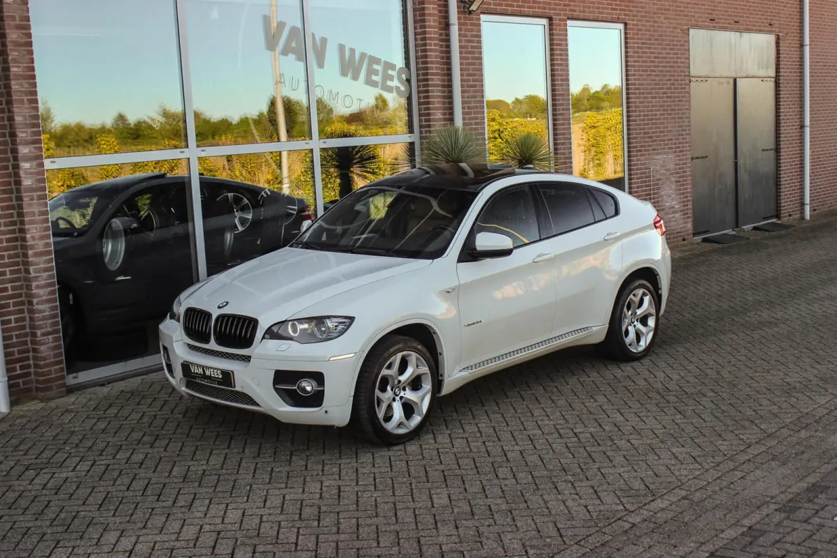 xDrive35i E71 High Executive | 306 pk | 20 inch | Dakraam | Stoelverwarming | Comfortstoelen | Memory | Xenon | Hifi audio | PDC | Navi | Cruise control | Schakelpaddles