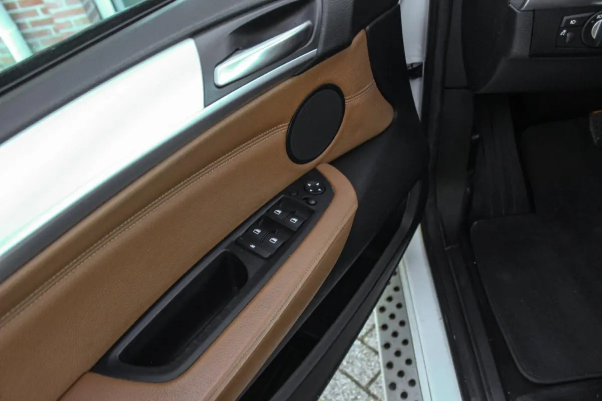 xDrive35i E71 High Executive | 306 pk | 20 inch | Dakraam | Stoelverwarming | Comfortstoelen | Memory | Xenon | Hifi audio | PDC | Navi | Cruise control | Schakelpaddles