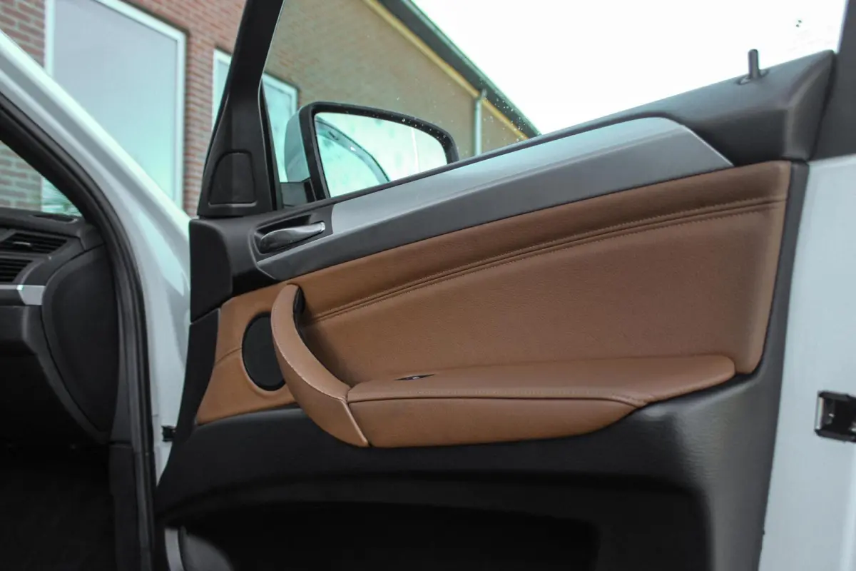 xDrive35i E71 High Executive | 306 pk | 20 inch | Dakraam | Stoelverwarming | Comfortstoelen | Memory | Xenon | Hifi audio | PDC | Navi | Cruise control | Schakelpaddles