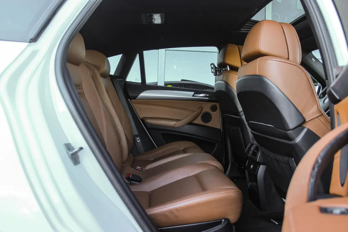 xDrive35i E71 High Executive | 306 pk | 20 inch | Dakraam | Stoelverwarming | Comfortstoelen | Memory | Xenon | Hifi audio | PDC | Navi | Cruise control | Schakelpaddles