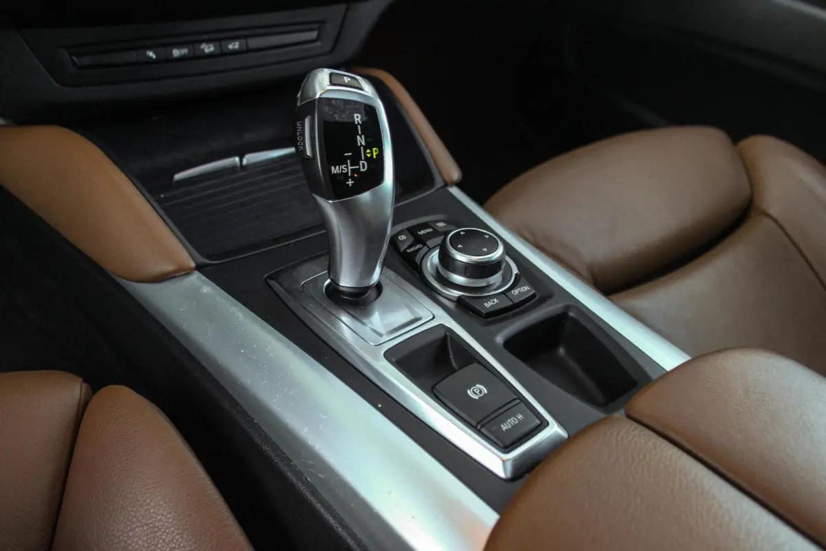 xDrive35i E71 High Executive | 306 pk | 20 inch | Dakraam | Stoelverwarming | Comfortstoelen | Memory | Xenon | Hifi audio | PDC | Navi | Cruise control | Schakelpaddles