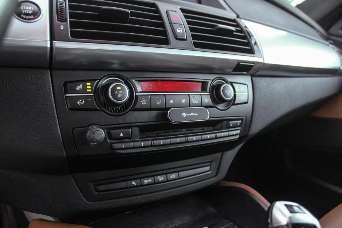 xDrive35i E71 High Executive | 306 pk | 20 inch | Dakraam | Stoelverwarming | Comfortstoelen | Memory | Xenon | Hifi audio | PDC | Navi | Cruise control | Schakelpaddles
