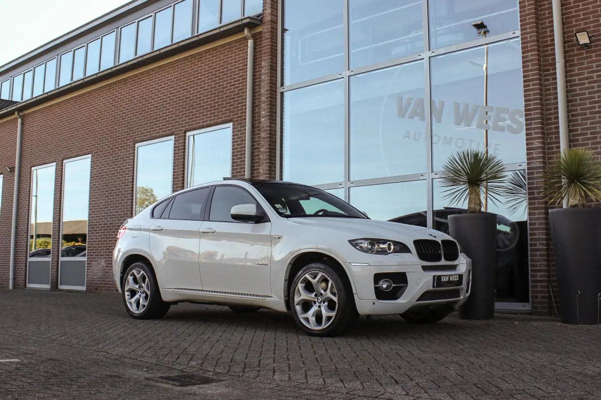 xDrive35i E71 High Executive | 306 pk | 20 inch | Dakraam | Stoelverwarming | Comfortstoelen | Memory | Xenon | Hifi audio | PDC | Navi | Cruise control | Schakelpaddles