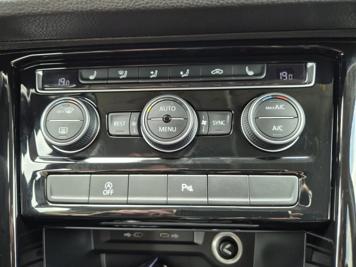 1.5 TSI R-Line Exclusive 7p,afn.Trekhaak,Navigatie,parkeersensoren/Camera,stoelverwarming,