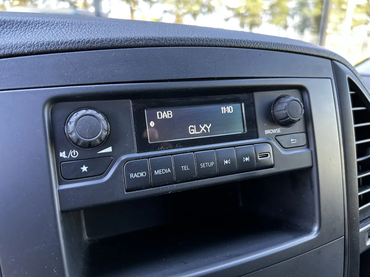 110 CDI L2 Lang // Trekhaak // RIJKLAAR // Airco // 12 mnd Garantie // Bank // Radio // CV // Betimmering // Wieldoppen
