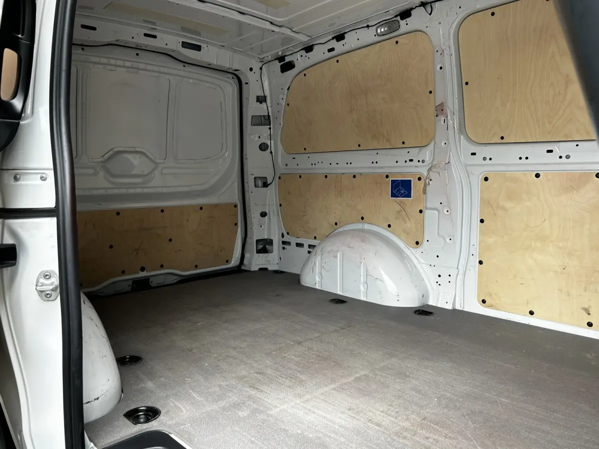 110 CDI L2 Lang RWD // RIJKLAAR // Airco // Achterklep // 6 mnd Garantie // 2.000kg // Bank // Radio // CV // Betimmering // Wieldoppen