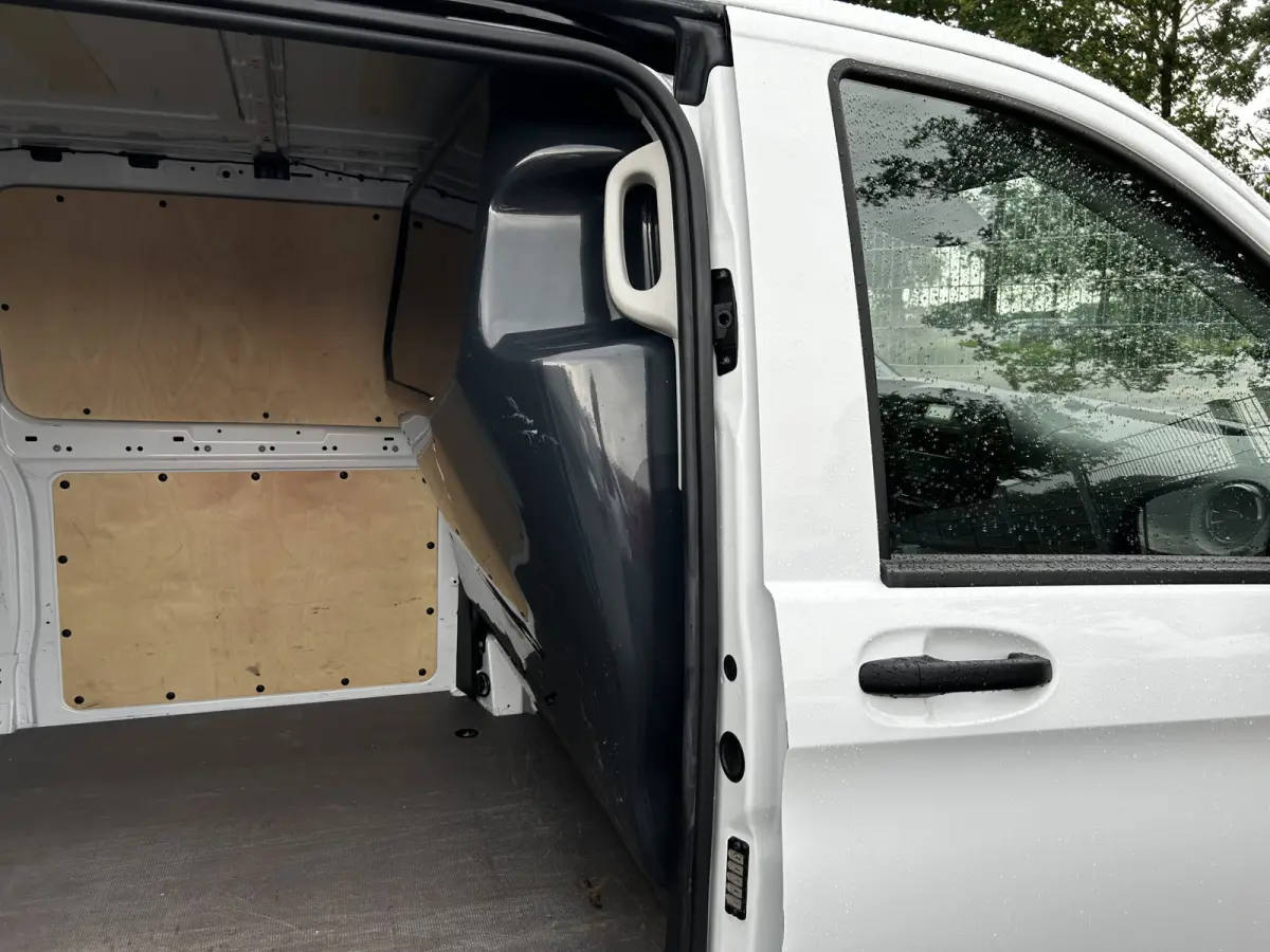110 CDI L2 Lang RWD // RIJKLAAR // Airco // Achterklep // 6 mnd Garantie // 2.000kg // Bank // Radio // CV // Betimmering // Wieldoppen
