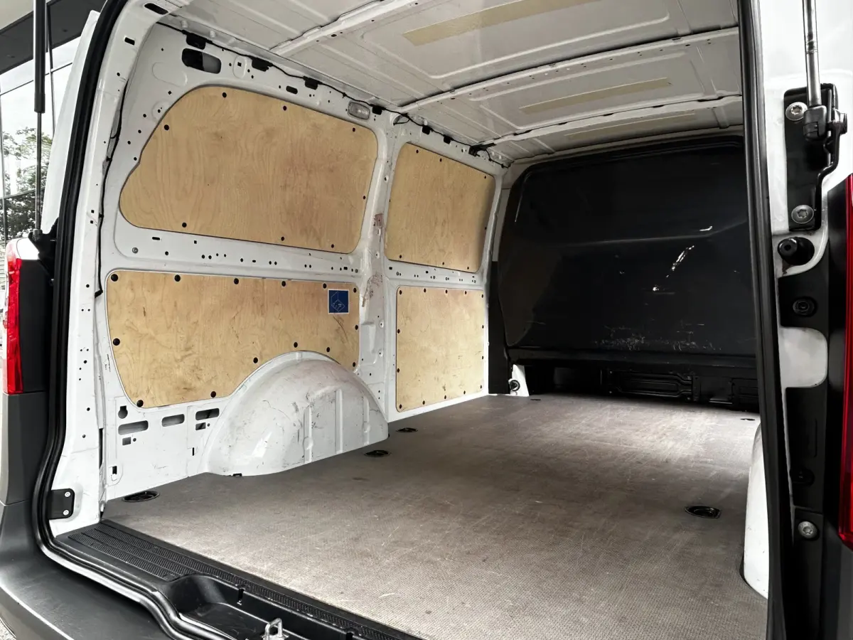 110 CDI L2 Lang RWD // RIJKLAAR // Airco // Achterklep // 6 mnd Garantie // 2.000kg // Bank // Radio // CV // Betimmering // Wieldoppen