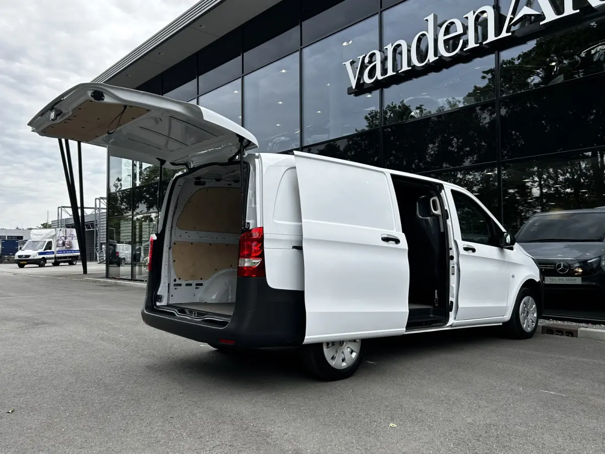 110 CDI L2 Lang RWD // RIJKLAAR // Airco // Achterklep // 6 mnd Garantie // 2.000kg // Bank // Radio // CV // Betimmering // Wieldoppen