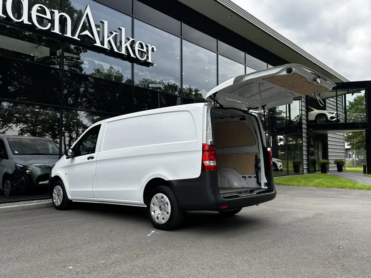 110 CDI L2 Lang RWD // RIJKLAAR // Airco // Achterklep // 6 mnd Garantie // 2.000kg // Bank // Radio // CV // Betimmering // Wieldoppen