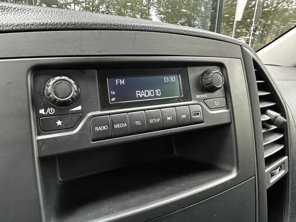 110 CDI L2 Lang RWD // RIJKLAAR // Airco // Achterklep // 6 mnd Garantie // 2.000kg // Bank // Radio // CV // Betimmering // Wieldoppen