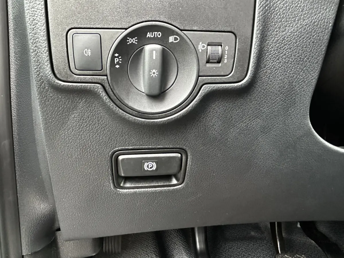 110 CDI L2 Lang RWD // RIJKLAAR // Airco // Achterklep // 6 mnd Garantie // 2.000kg // Bank // Radio // CV // Betimmering // Wieldoppen