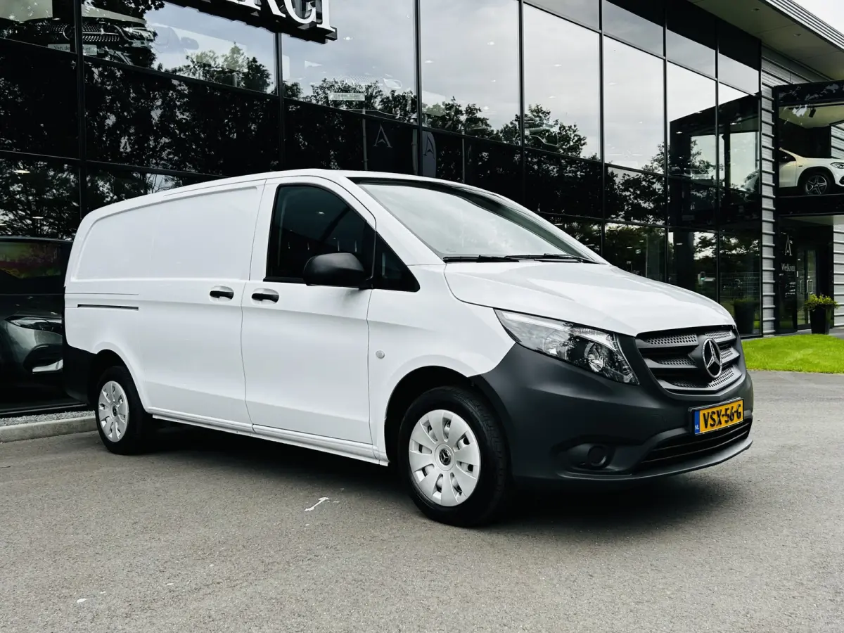 110 CDI L2 Lang RWD // € 398,- p/mnd // Airco // Achterklep // 12 mnd Garantie // 2000kg // Bank // Radio // CV // Betimmering // Wieldoppen