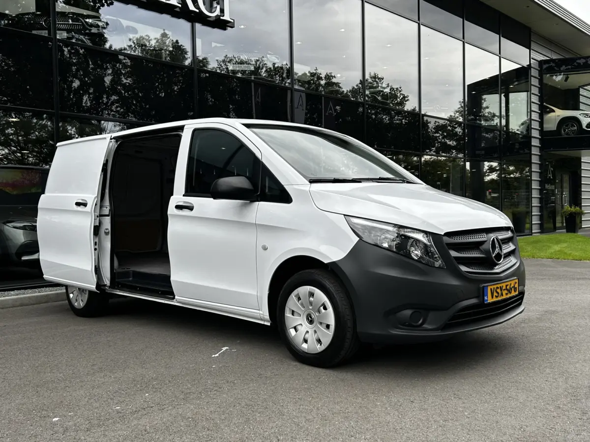 110 CDI L2 Lang RWD // € 398,- p/mnd // Airco // Achterklep // 12 mnd Garantie // 2000kg // Bank // Radio // CV // Betimmering // Wieldoppen
