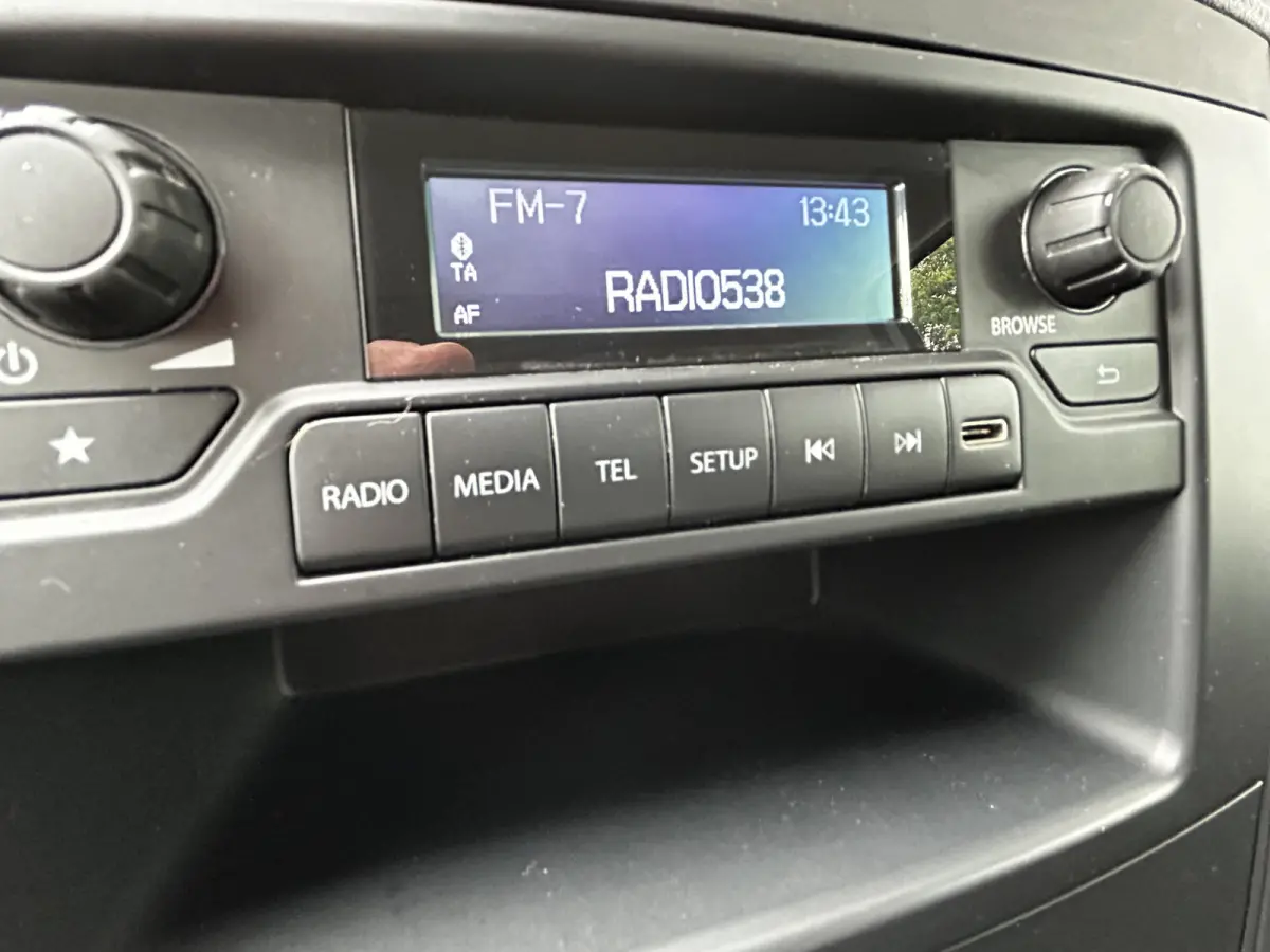 110 CDI L2 Lang RWD // € 398,- p/mnd // Airco // Achterklep // 12 mnd Garantie // 2000kg // Bank // Radio // CV // Betimmering // Wieldoppen