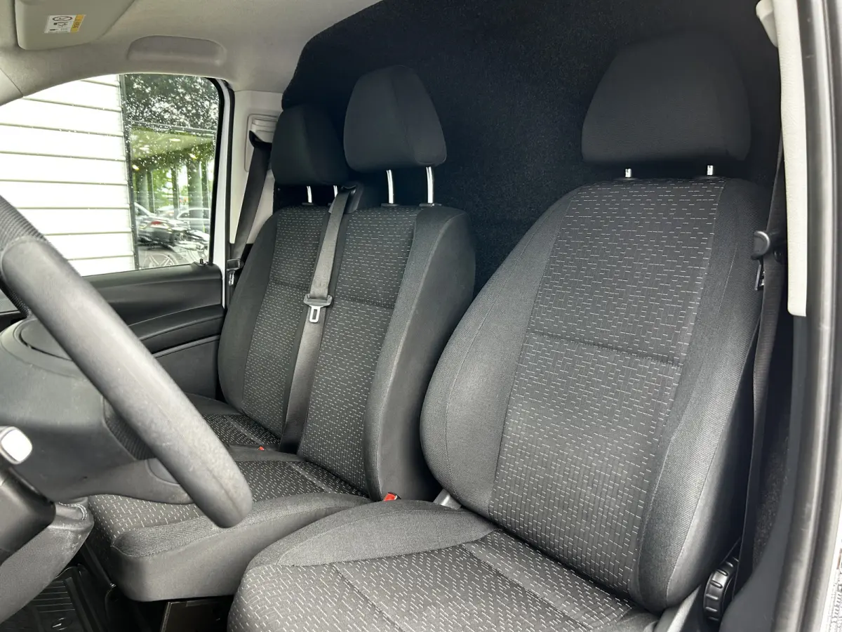 110 CDI L2 Lang RWD // € 398,- p/mnd // Airco // Achterklep // 12 mnd Garantie // 2000kg // Bank // Radio // CV // Betimmering // Wieldoppen