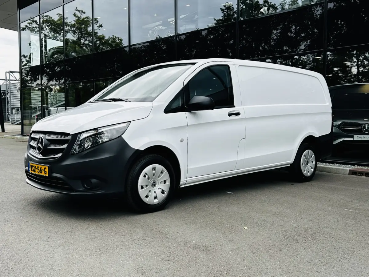 110 CDI L2 Lang RWD // € 398,- p/mnd // Airco // Achterklep // 12 mnd Garantie // 2000kg // Bank // Radio // CV // Betimmering // Wieldoppen