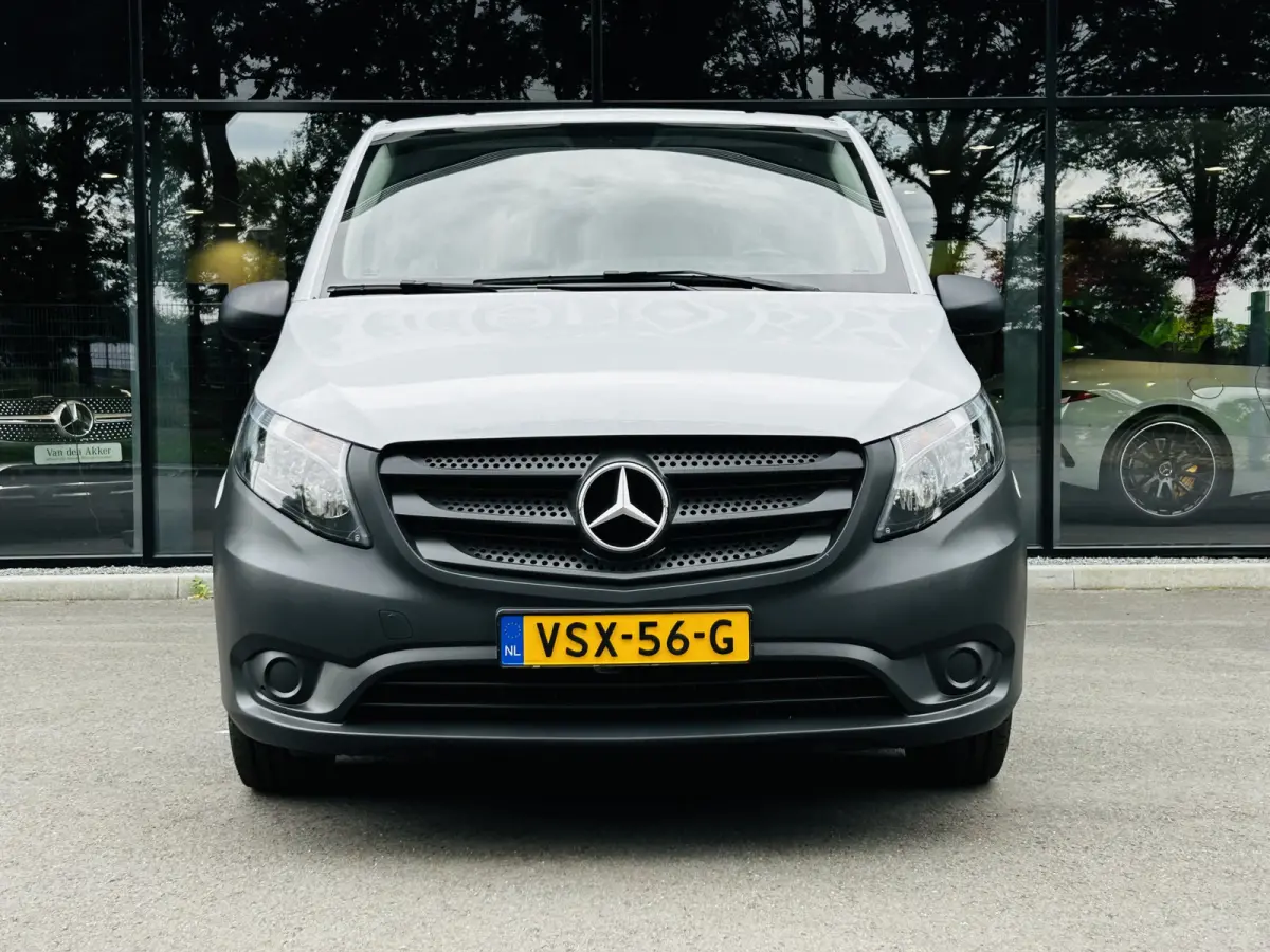 110 CDI L2 Lang RWD // € 398,- p/mnd // Airco // Achterklep // 12 mnd Garantie // 2000kg // Bank // Radio // CV // Betimmering // Wieldoppen
