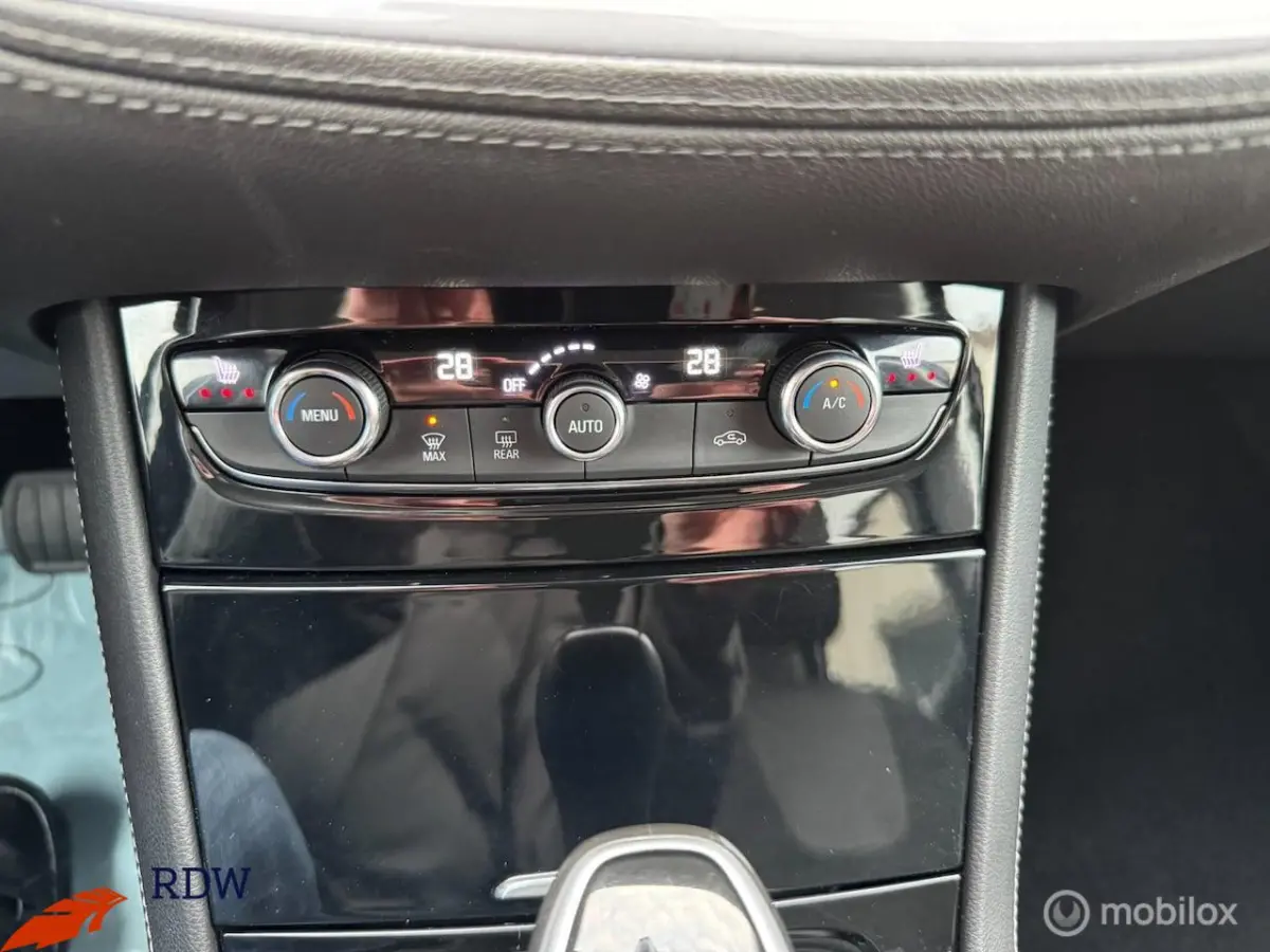 1.6 Turbo Ultimate AUTOMAAT/LEDER/CARPLAY