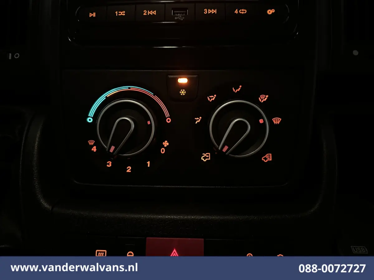 2.2 BlueHDi 165pk Bakwagen 434cm Lang Laadklep Euro6 Airco | Camera | Cruisecontrol Bijrijdersbank, 910kg laadvermogen