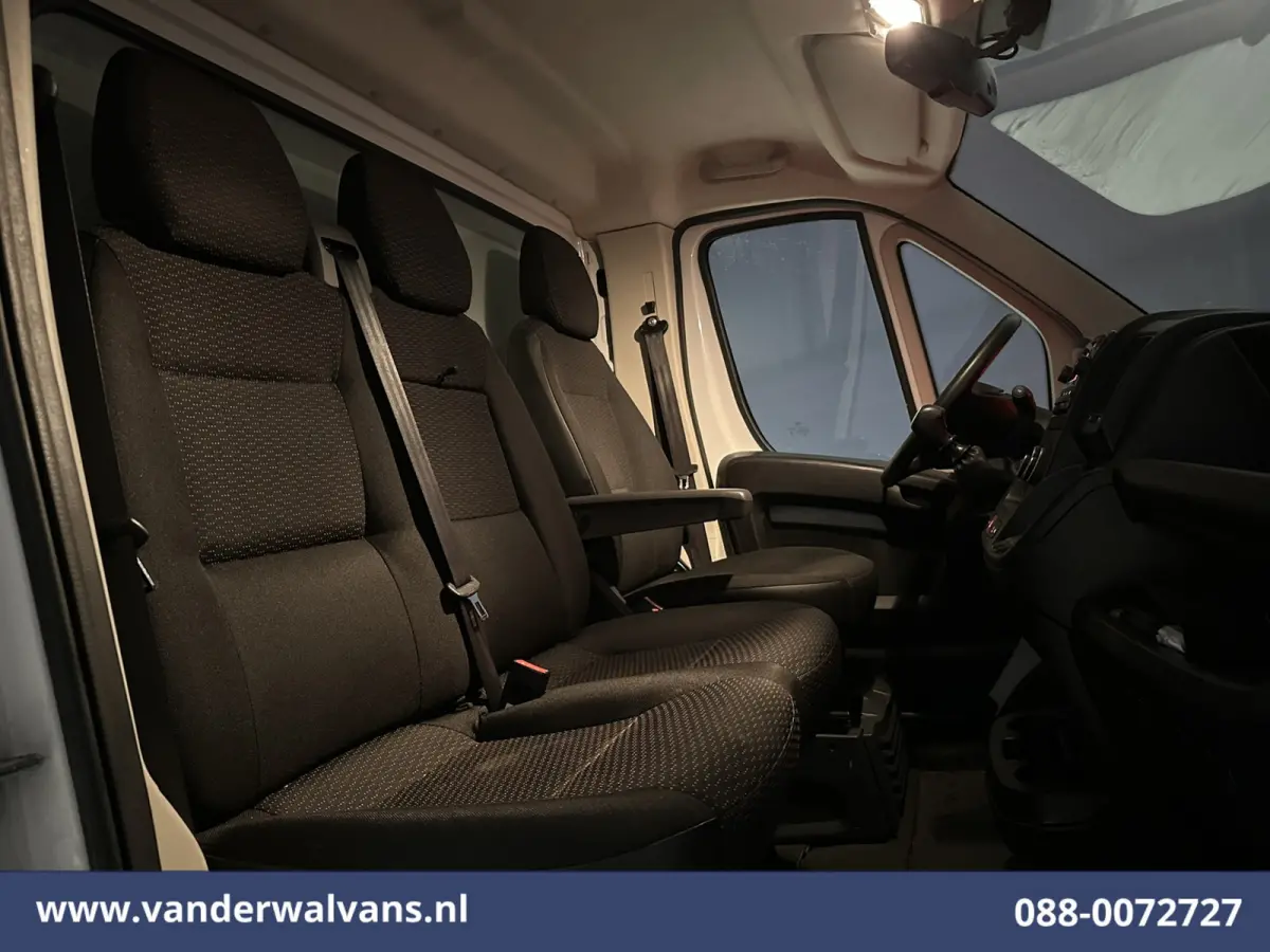 2.2 BlueHDi 165pk Bakwagen 434cm Lang Laadklep Euro6 Airco | Camera | Cruisecontrol Bijrijdersbank, 910kg laadvermogen