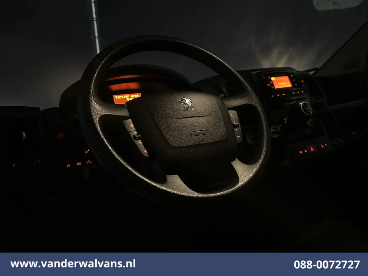 2.2 BlueHDi 165pk Bakwagen 434cm Lang Laadklep Euro6 Airco | Camera | Cruisecontrol Bijrijdersbank, 910kg laadvermogen