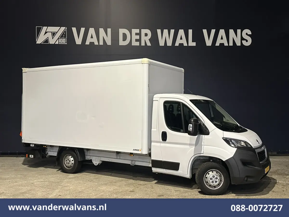 2.2 BlueHDi 141pk Bakwagen 436cm Lang Laadklep Euro6 Airco | 1055kg laadvermogen | Camera Cruisecontrol, Bijrijdersbank.