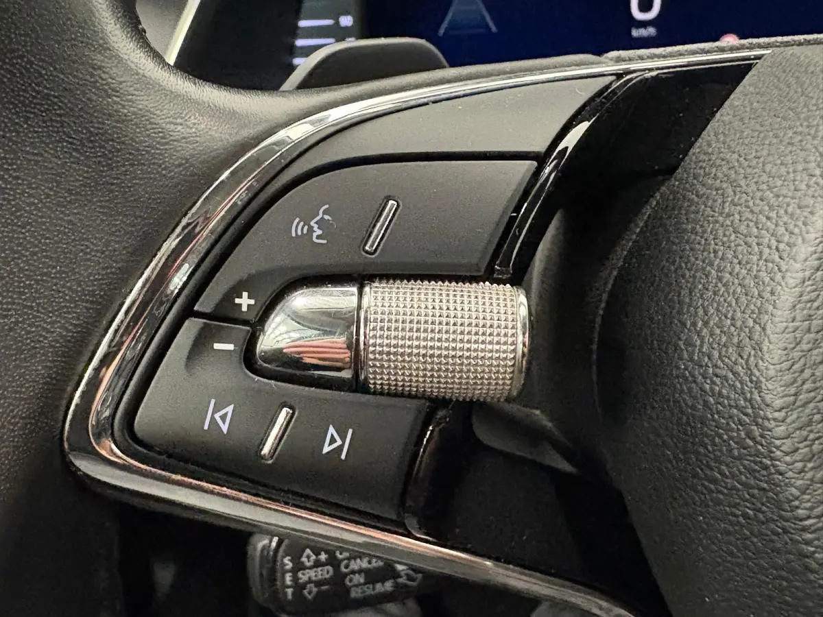 1.0 e-TSI Business Edition Navigatie Apple Carplay/Android Auto Parkeersensoren Adaptive Cruise Control Virtual Cockpit Full Led Climate Control Lichtmetalen velgen