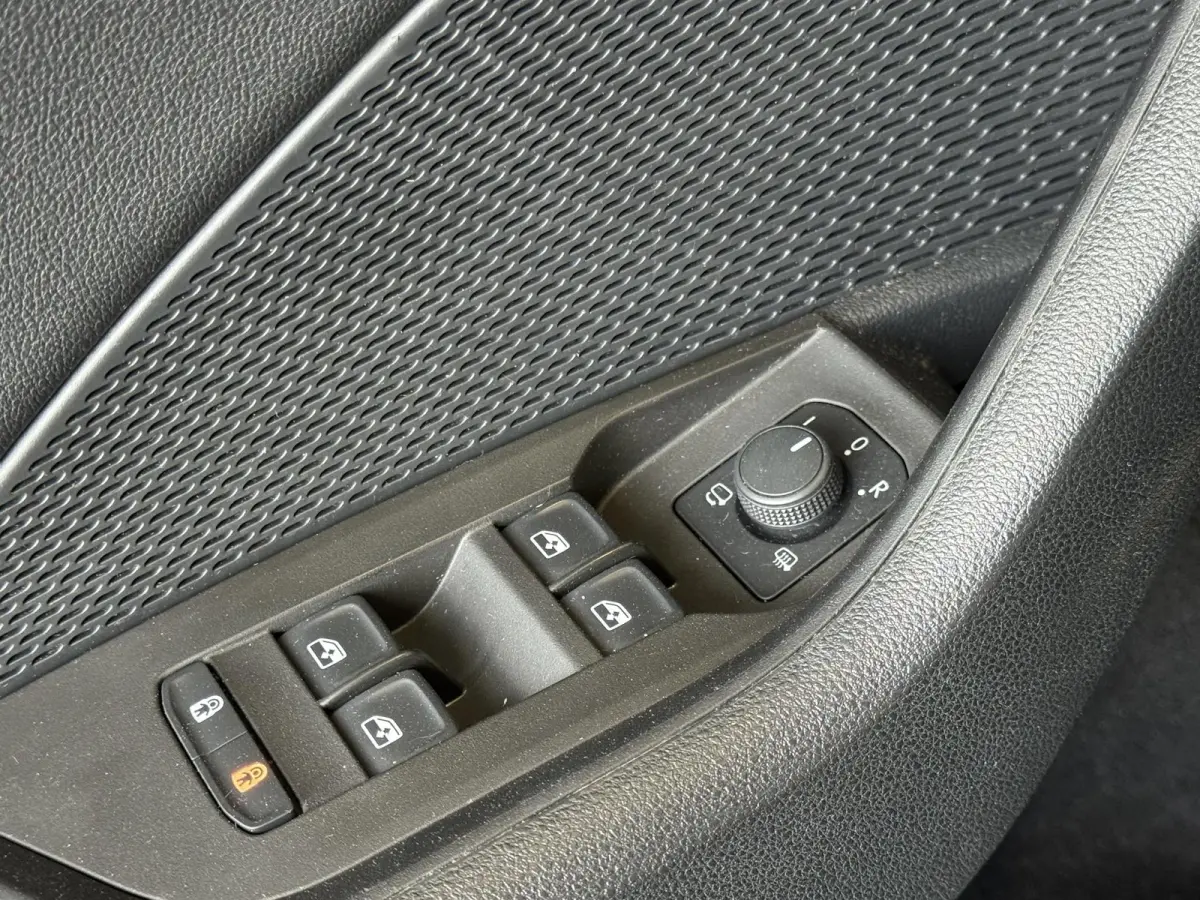 1.0 e-TSI Business Edition Navigatie Apple Carplay/Android Auto Parkeersensoren Adaptive Cruise Control Virtual Cockpit Full Led Climate Control Lichtmetalen velgen