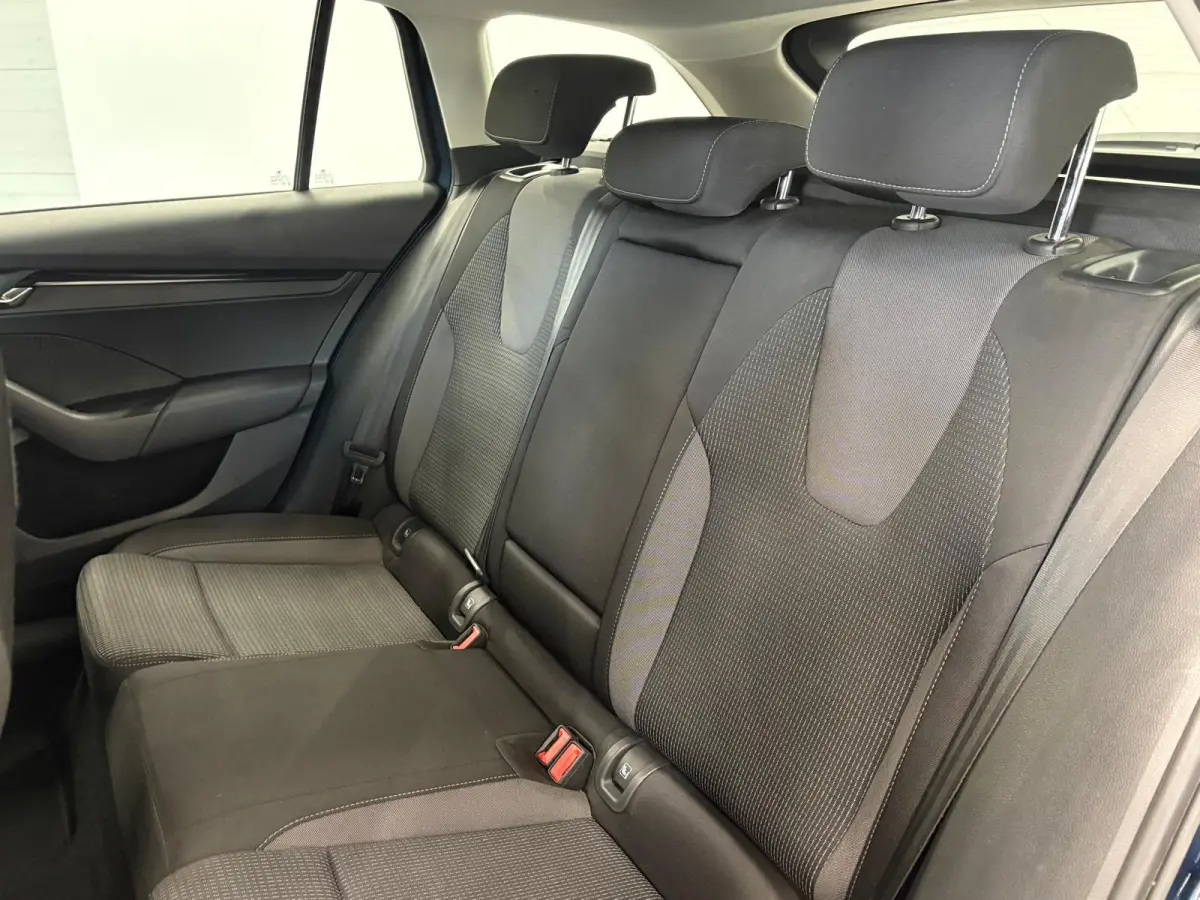 1.0 e-TSI Business Edition Navigatie Apple Carplay/Android Auto Parkeersensoren Adaptive Cruise Control Virtual Cockpit Full Led Climate Control Lichtmetalen velgen