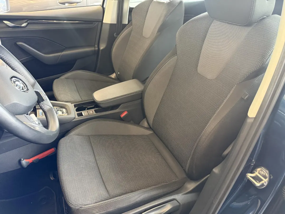 1.0 e-TSI Business Edition Navigatie Apple Carplay/Android Auto Parkeersensoren Adaptive Cruise Control Virtual Cockpit Full Led Climate Control Lichtmetalen velgen