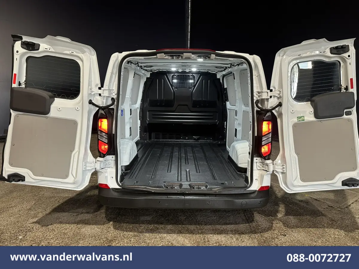 2.0 TDCI 136pk L1H1 Euro6 Airco | Camera | LED | Apple Carplay | Cruisecontrol Android Auto, Verwarmde voorruit, Parkeersensoren, Bijrijdersbank, 2740kg trekvermogen