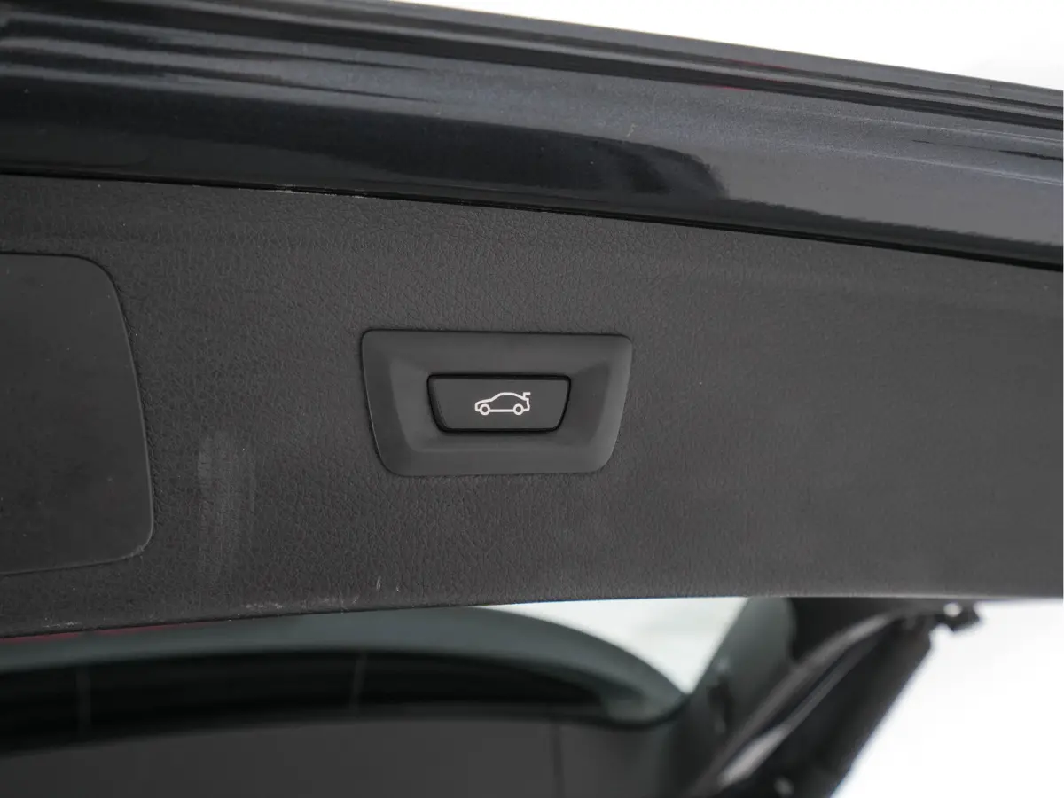 216d Sportline Corporate Lease High Executive Aut. *LEATHER | FULL-LED | HEATED-SPORTSEATS | NAVI-FULLMAP | ECC | HEAD-UP | PDC | CRUISE | 18''ALU*
