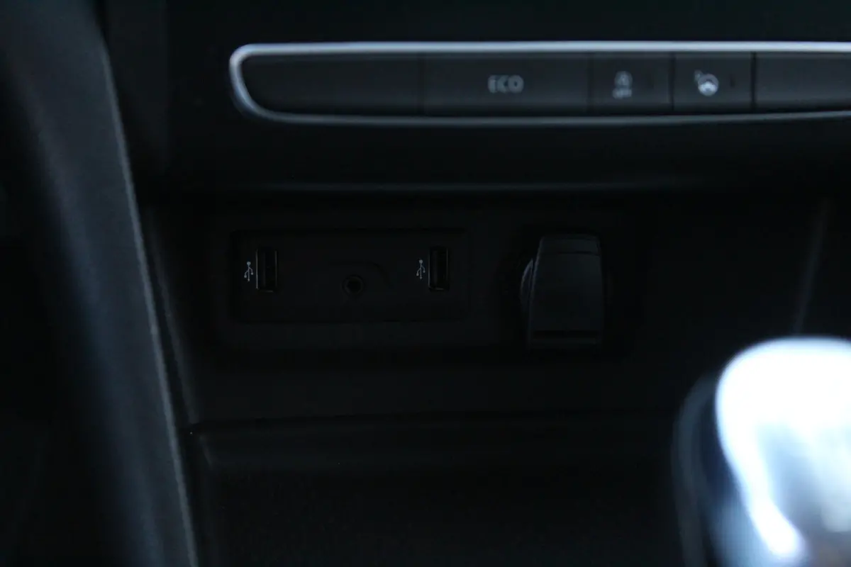 1.3 TCe Limited Navigatie l Airco l Cruise control l Bluetooth l Keyless entry/Start l Elektrisch inklapbare spiegels