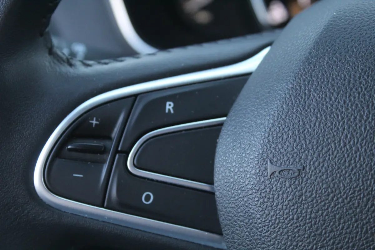 1.3 TCe Limited Navigatie l Airco l Cruise control l Bluetooth l Keyless entry/Start l Elektrisch inklapbare spiegels