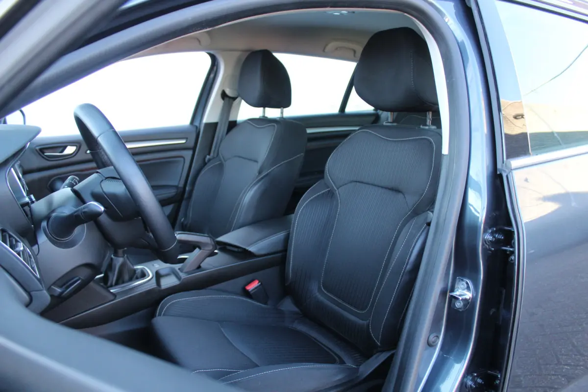 1.3 TCe Limited Navigatie l Airco l Cruise control l Bluetooth l Keyless entry/Start l Elektrisch inklapbare spiegels