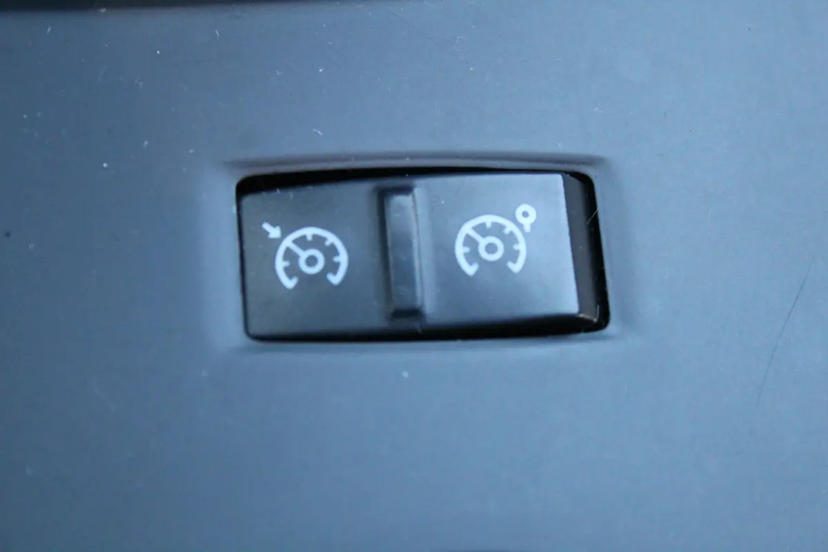1.3 TCe Limited Navigatie l Airco l Cruise control l Bluetooth l Keyless entry/Start l Elektrisch inklapbare spiegels