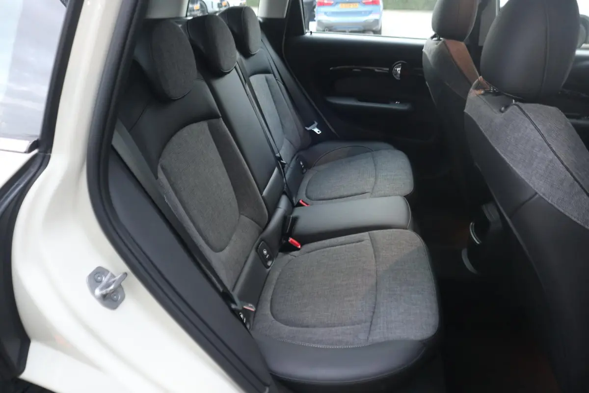 One | Cruise Control | Parkeersensor Achter | LED Koplampen |