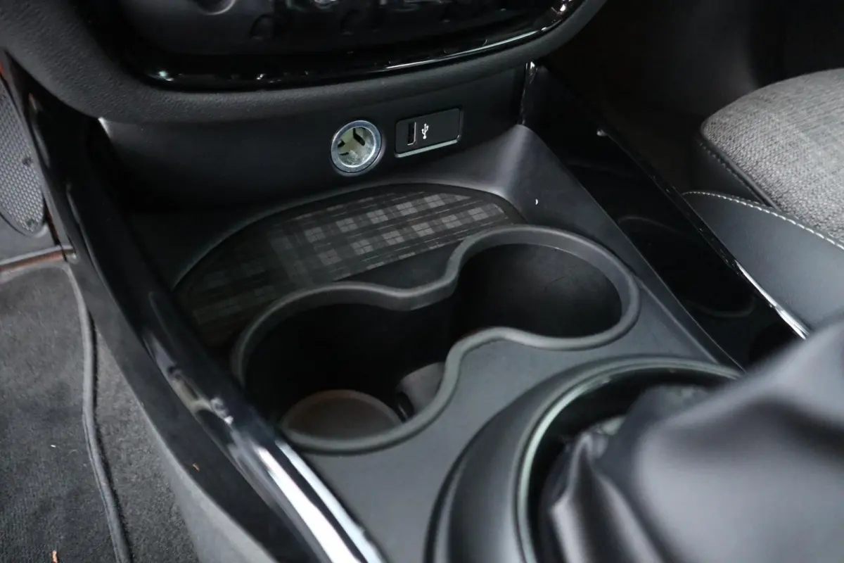 One | Cruise Control | Parkeersensor Achter | LED Koplampen |