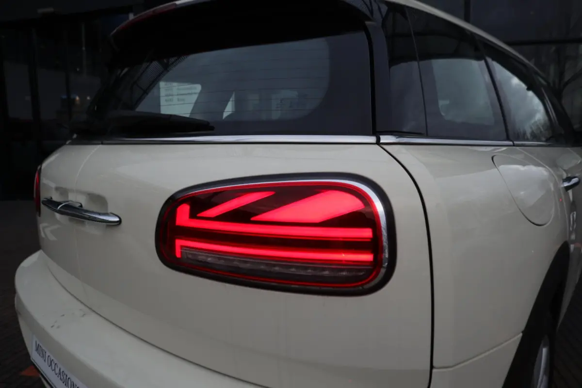One | Cruise Control | Parkeersensor Achter | LED Koplampen |