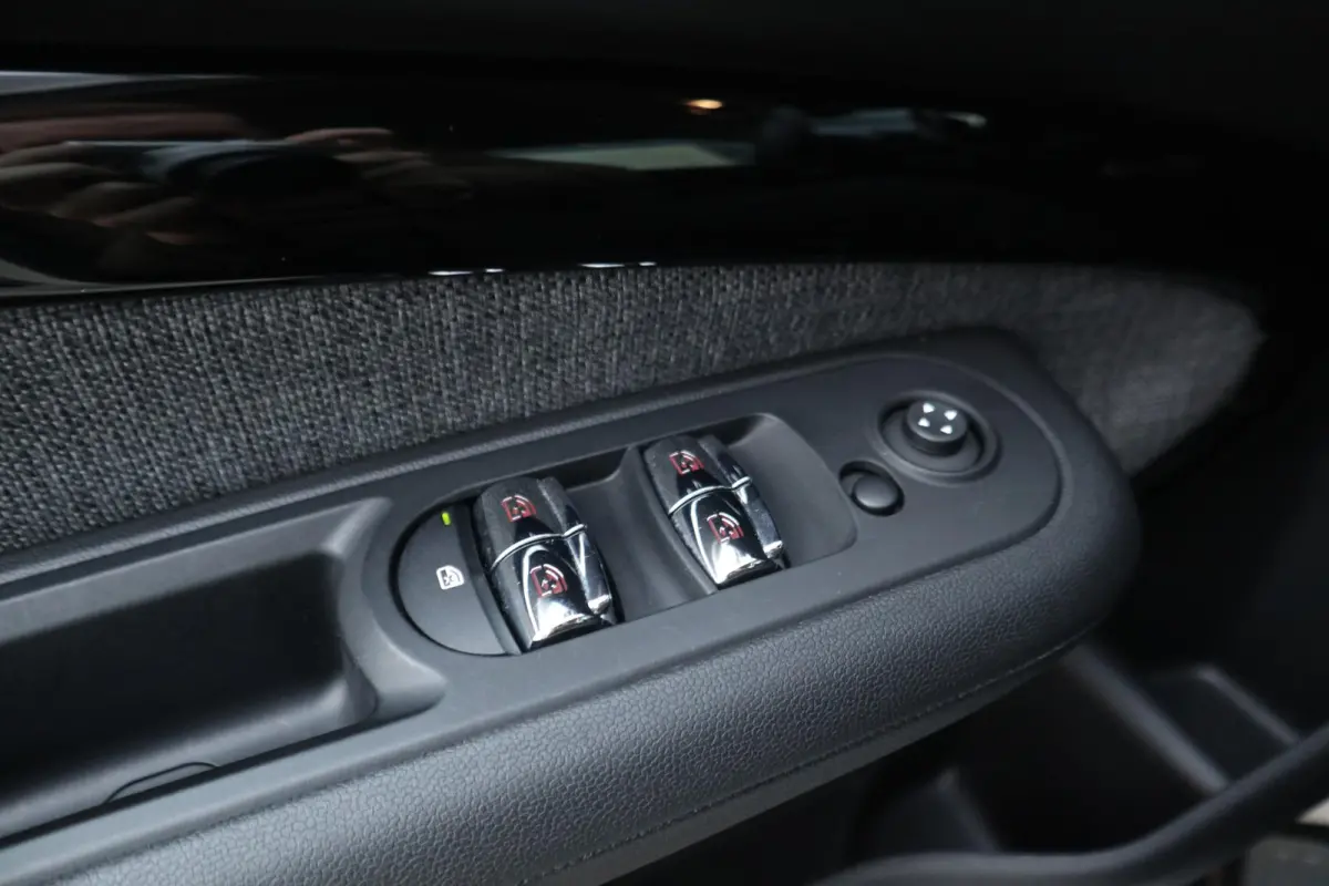 One | Cruise Control | Parkeersensor Achter | LED Koplampen |