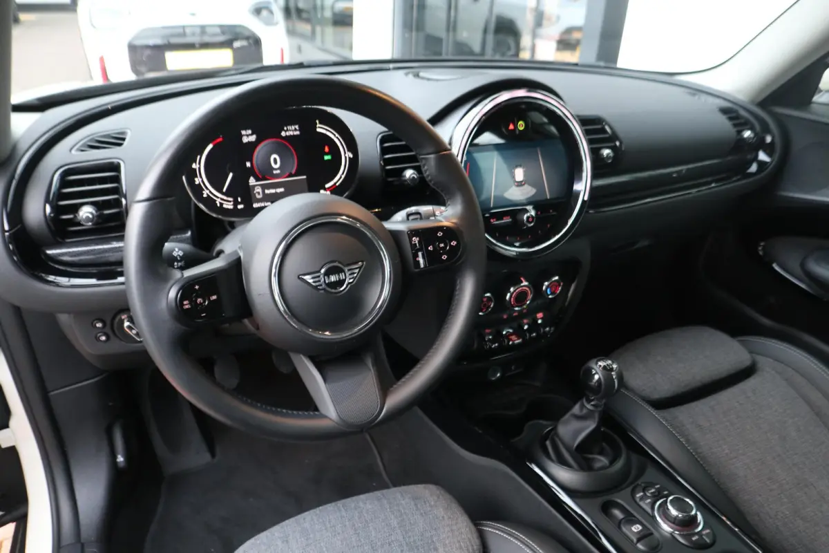 One | Cruise Control | Parkeersensor Achter | LED Koplampen |