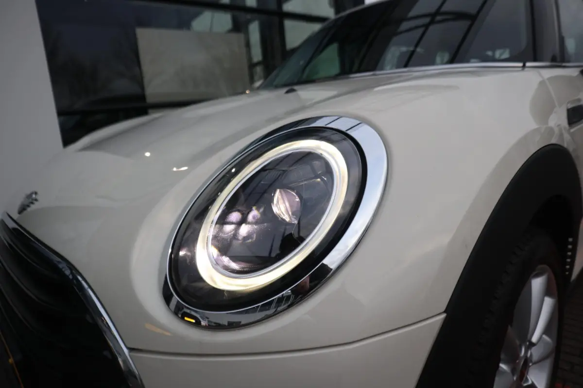 One | Cruise Control | Parkeersensor Achter | LED Koplampen |