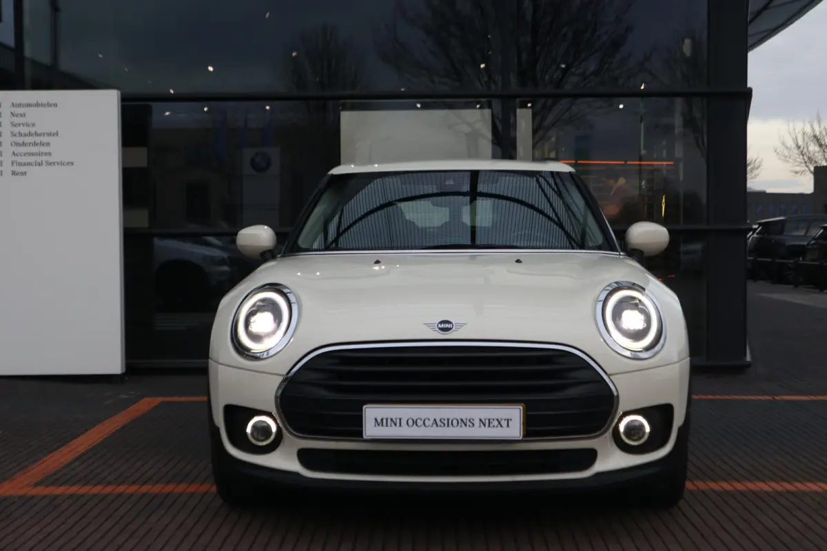 One | Cruise Control | Parkeersensor Achter | LED Koplampen |