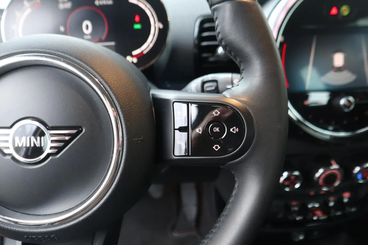 One | Cruise Control | Parkeersensor Achter | LED Koplampen |