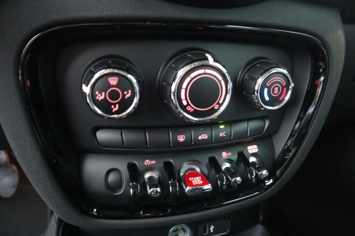 One | Cruise Control | Parkeersensor Achter | LED Koplampen |