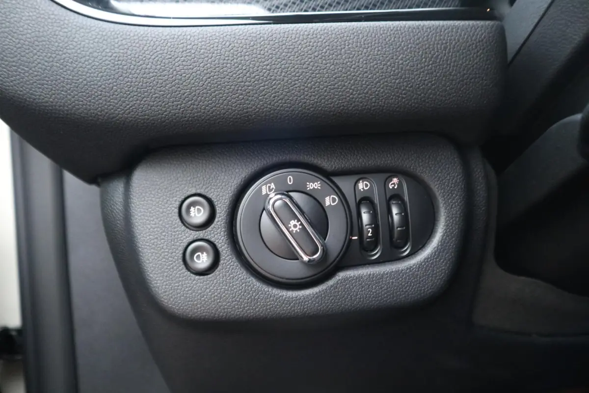 One | Cruise Control | Parkeersensor Achter | LED Koplampen |