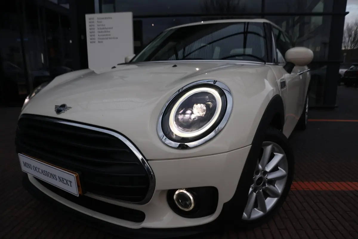 One | Cruise Control | Parkeersensor Achter | LED Koplampen |